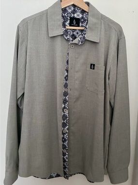 Threyda Long-Sleeve Mens Button-Down Shirt Grey large NWOT